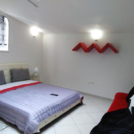 Cozy Minimal Apartment Пирея Екстериор снимка