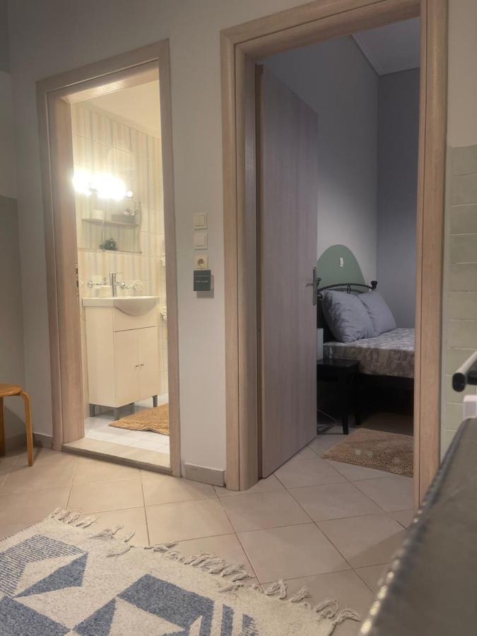 Cozy Minimal Apartment Пирея Екстериор снимка