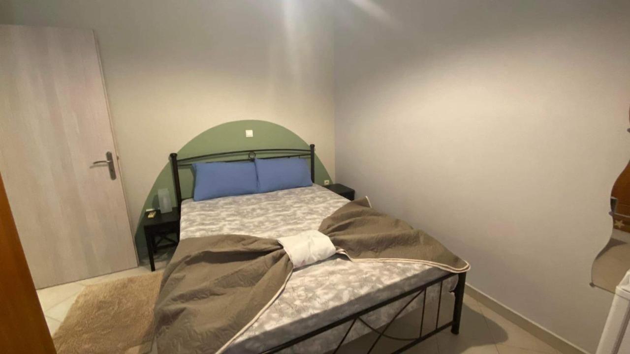 Cozy Minimal Apartment Пирея Екстериор снимка